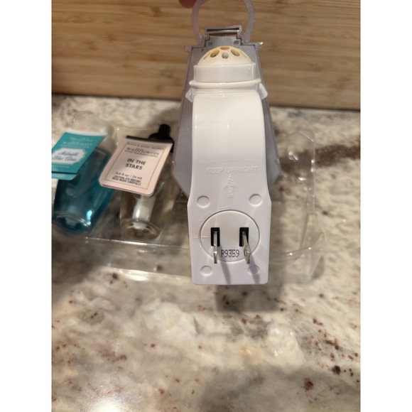 IN THE STARS White Barn Bath & Body Works Wallflower‎ With 2 Refill Bulbs READ - Picture 4 of 5